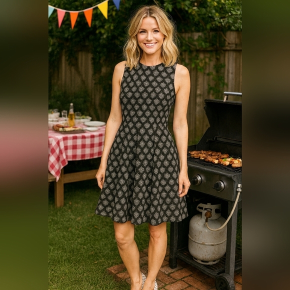 H&M Dresses & Skirts - H&M Black and White Patterned Midi Dress. Size  8. Flare Skirt